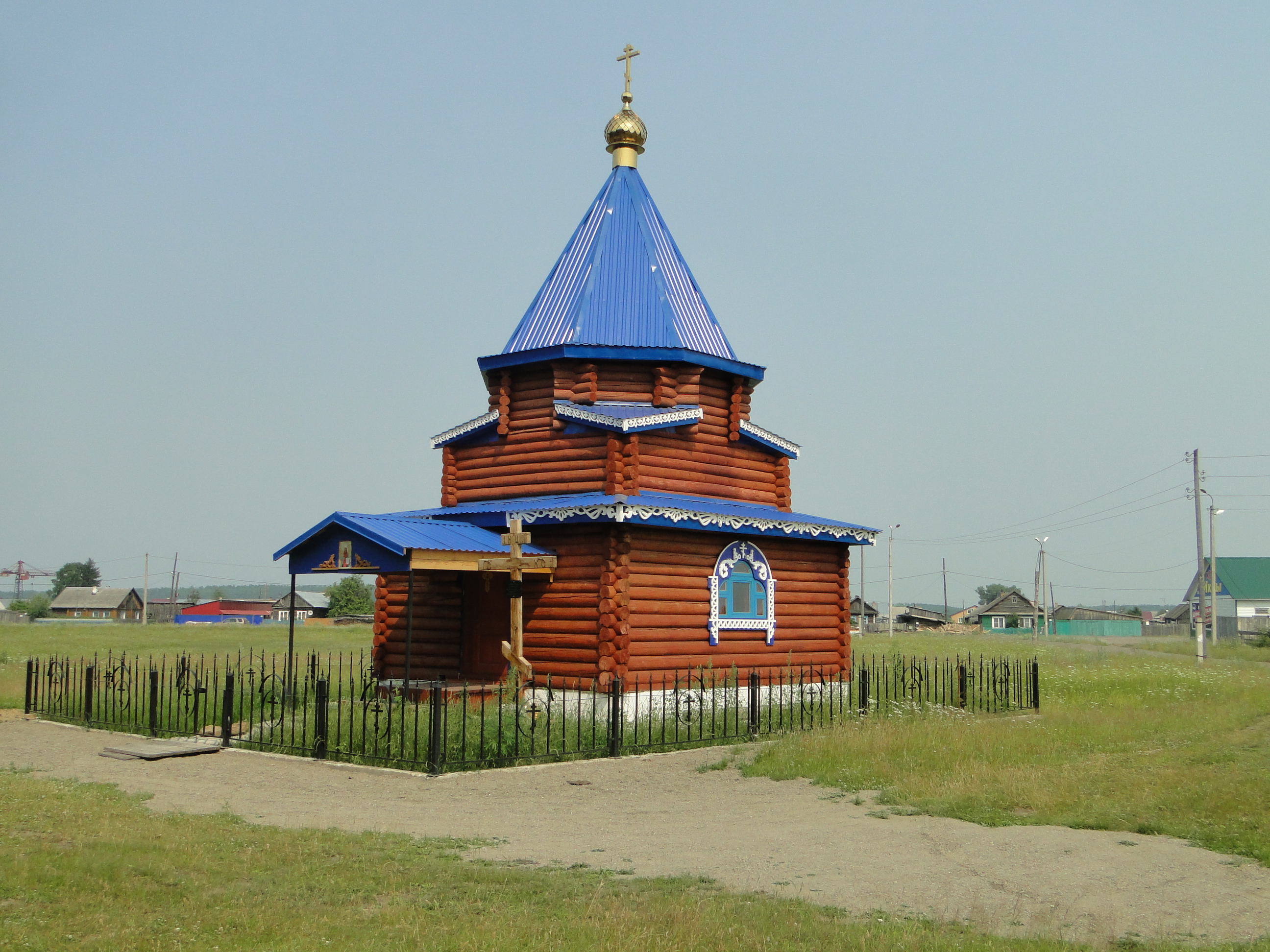 Часовня у сельского кладбища.